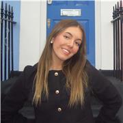 Soy Daniela, una chica responsable, paciente y cercana. Daré clases de lenguas a estudiantes de ESO para que mejoren sus notas y confianza